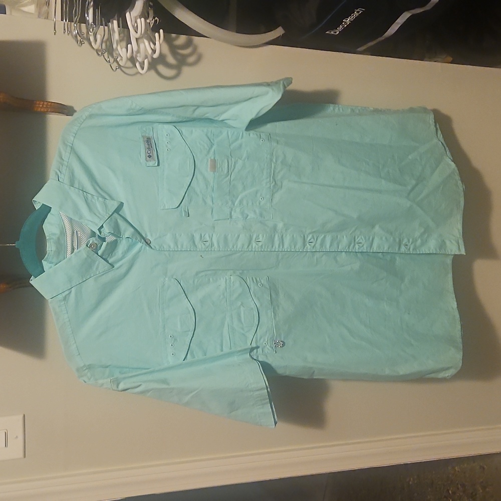 NWOT Columbia Men's Aqua Shirt